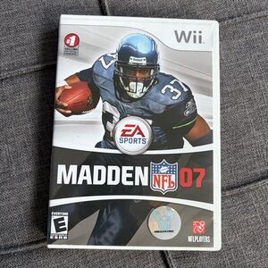 EA Sports Madden NFL 07 Wii Video Game - Blue/Black